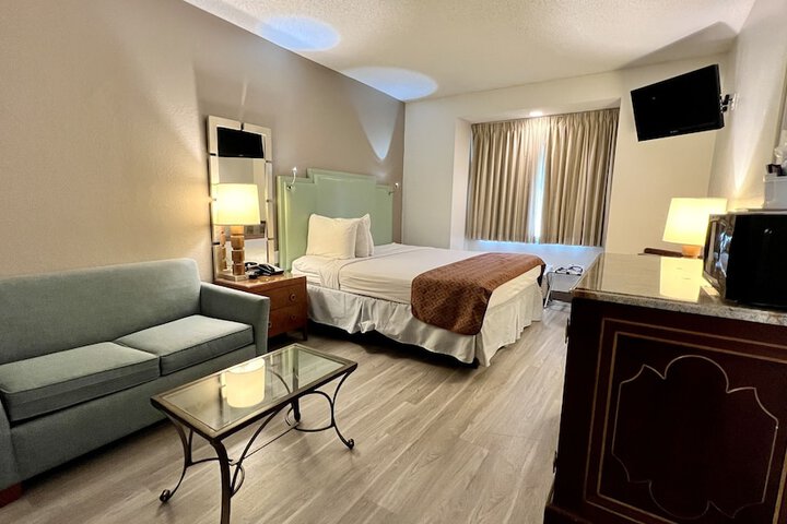 2 Queen Beds (2 of 31)