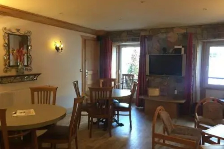 Room 6 of 17