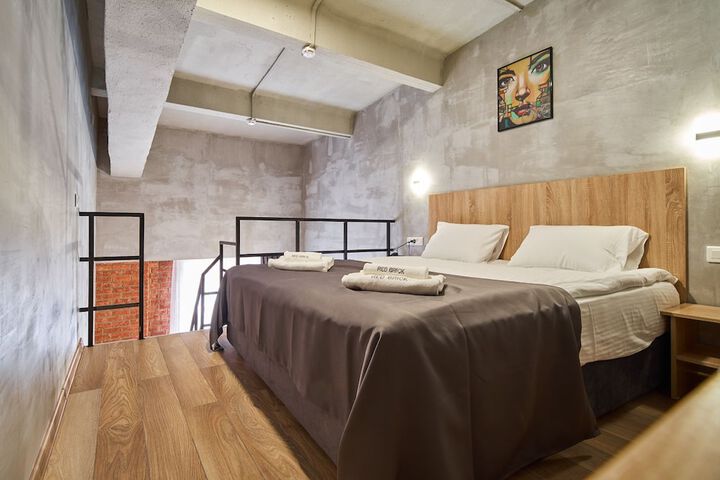 Room 8 of 33