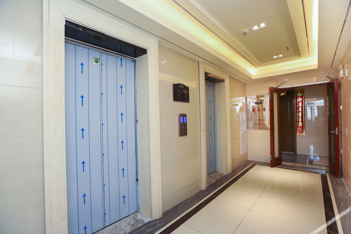 Yueyang Jingcheng Hotel (East Railway Station Branch)