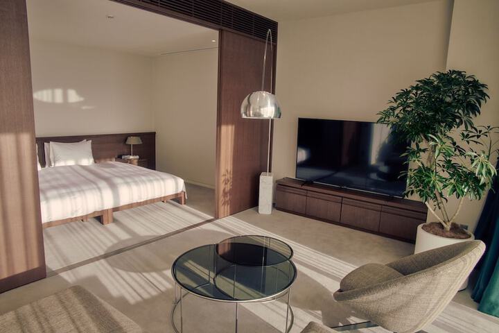 Room 17 of 106