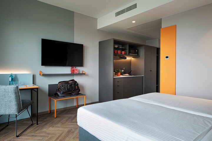 Room 10 of 66