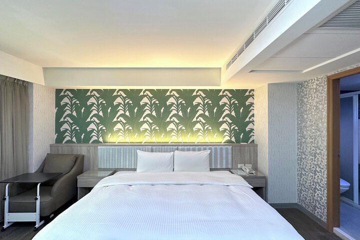 Room 6 of 30