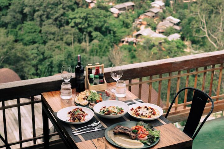Dining 63 of 94