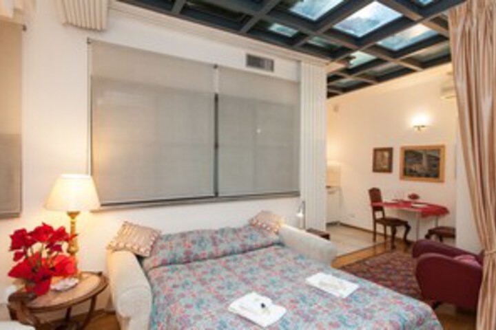 Room 14 of 16