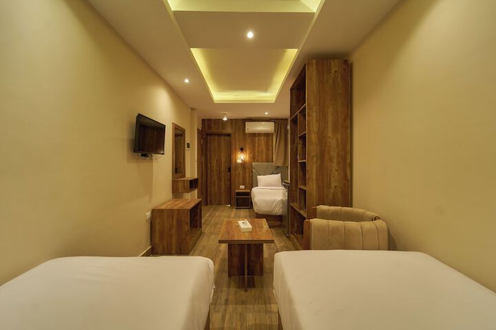 Room 7 of 60