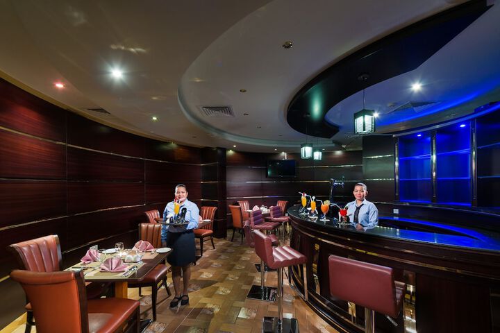 Lounge 56 of 58