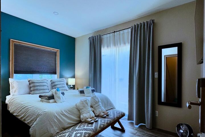 Room 5 of 8
