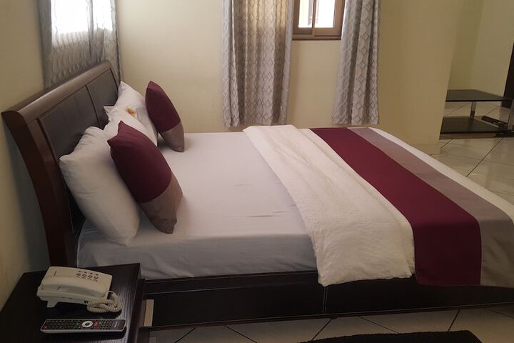 Room 6 of 32