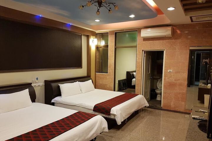 Room 9 of 31
