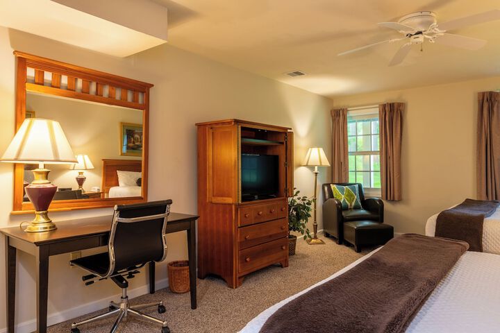 1 King Bed Resort View (17 of 40)