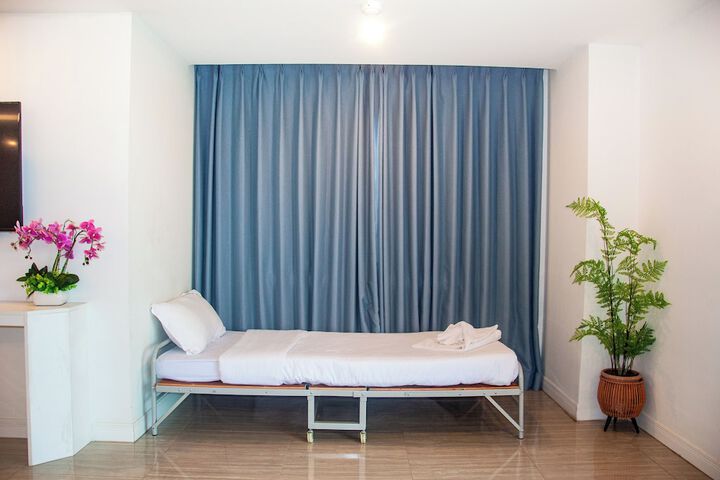 Room 26 of 168