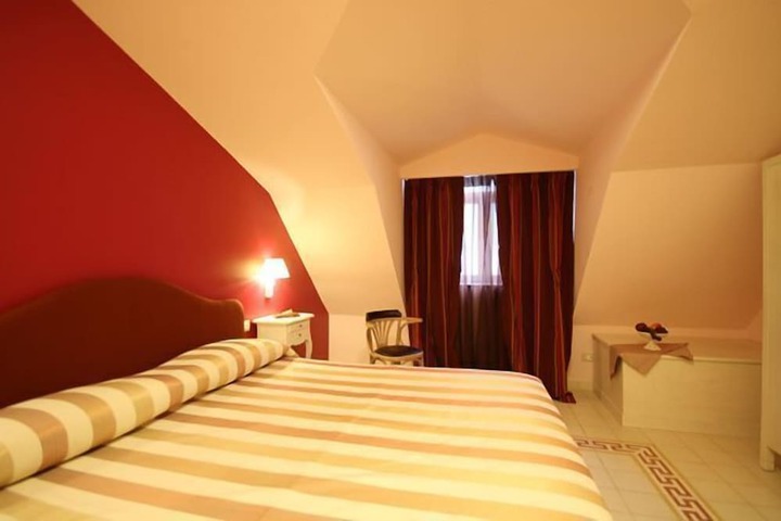 Room 5 of 42