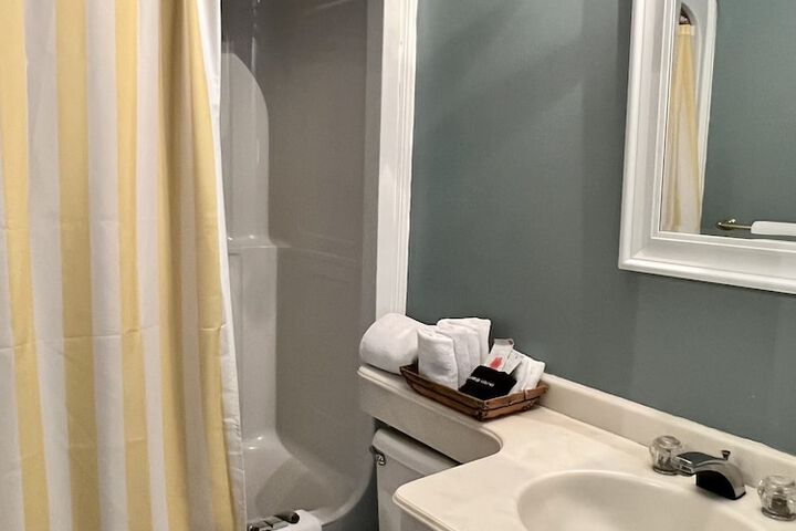 Room 42 of 49