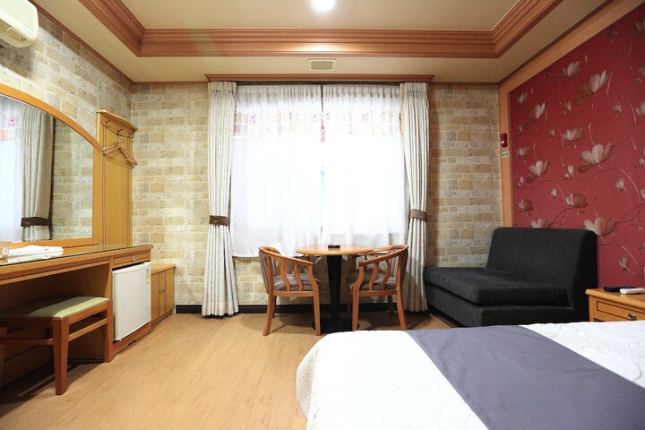 Room 8 of 36