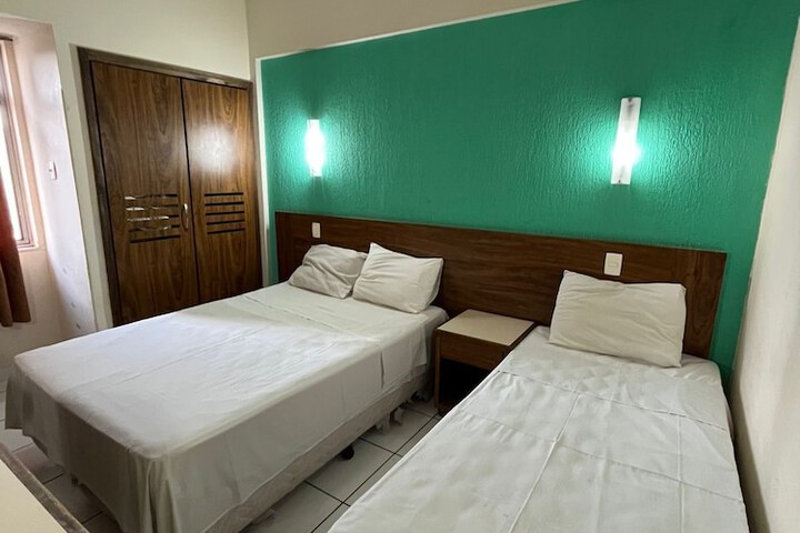 Room 9 of 32