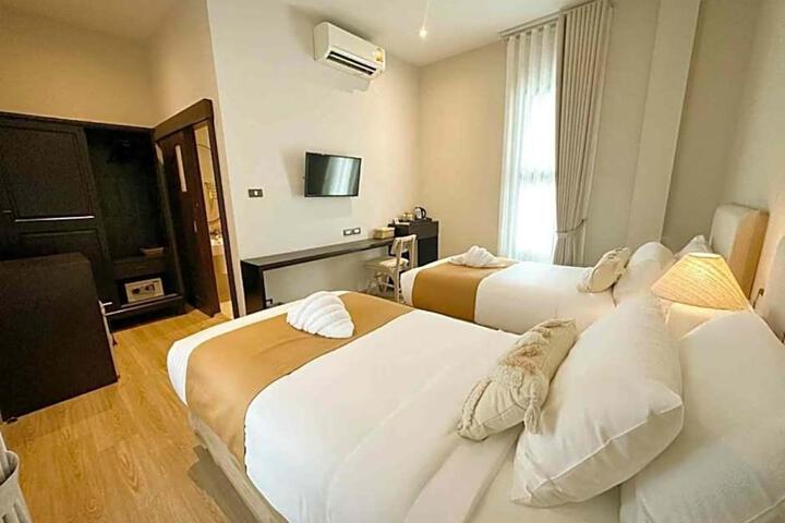 Room 1 of 6