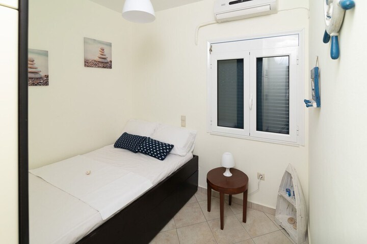 Room 6 of 31
