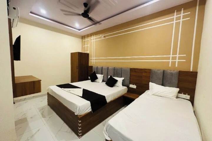 Room 9 of 16