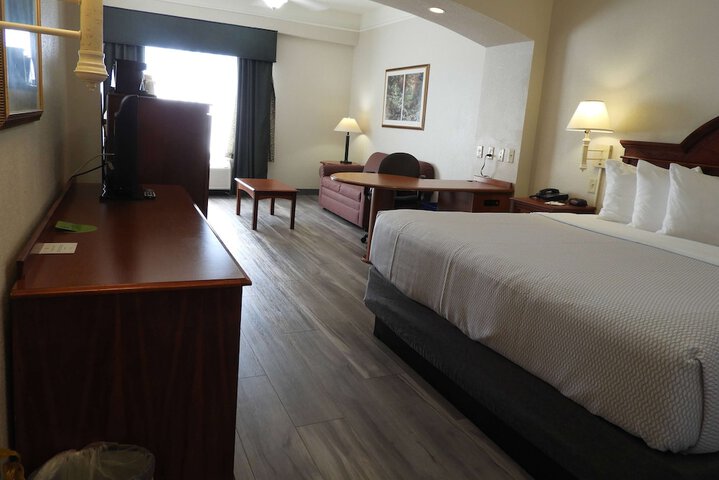 1 King Bed (2 of 12)