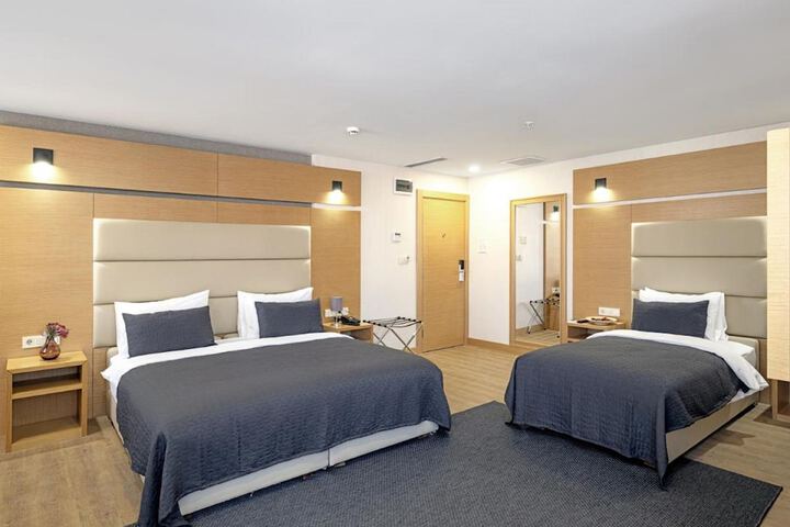 Room 9 of 20