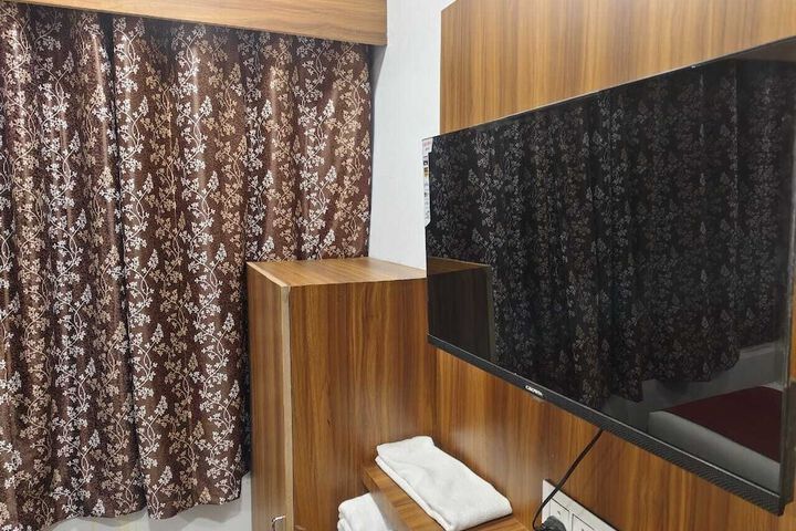 Room 7 of 28
