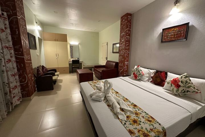 Room 3 of 27