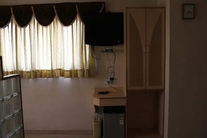 Room 3 of 6