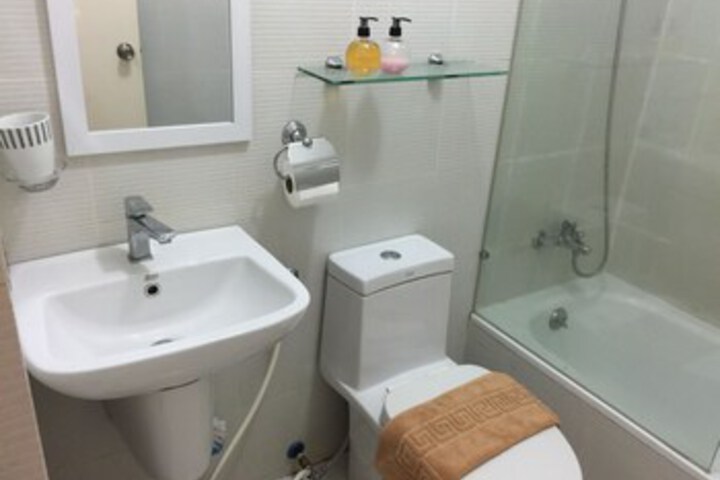 Room 4 of 103