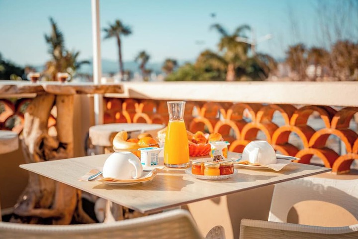 Breakfast/Coffee Service 48 of 63