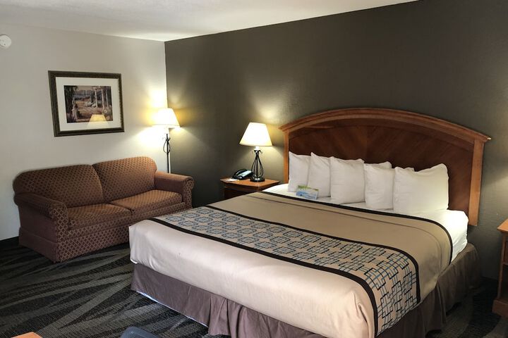 1 King Bed (5 of 6)