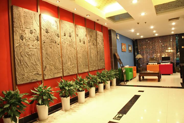 Ballroom/Hall 44 of 58