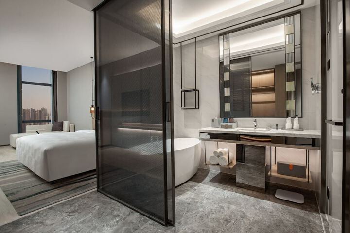 Room 17 of 84