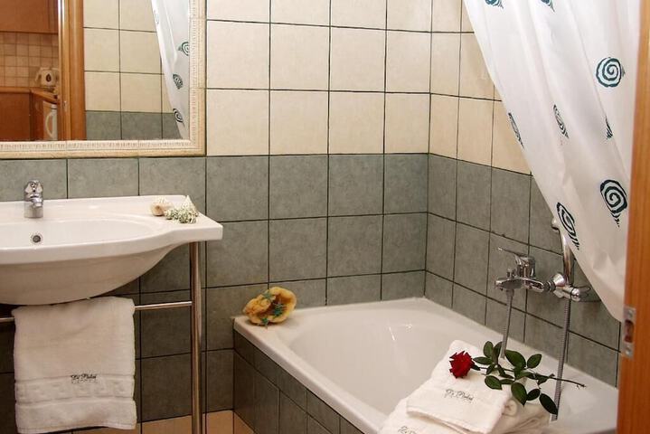 Room 10 of 21
