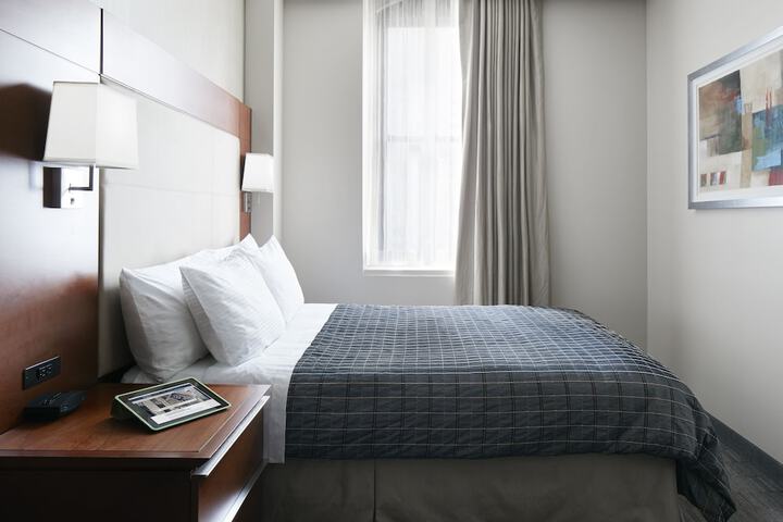 Classic Queen Bed (6 of 29)