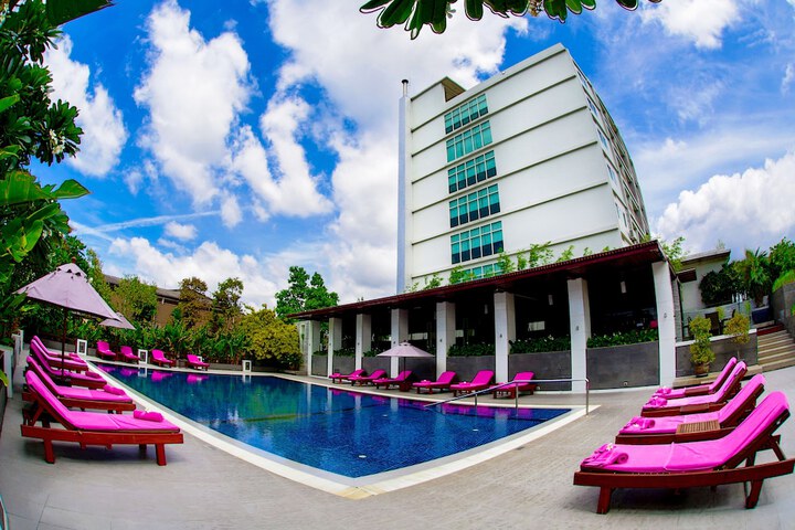 Pool Hotel