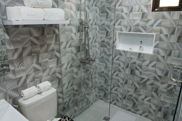 Room 32 of 51