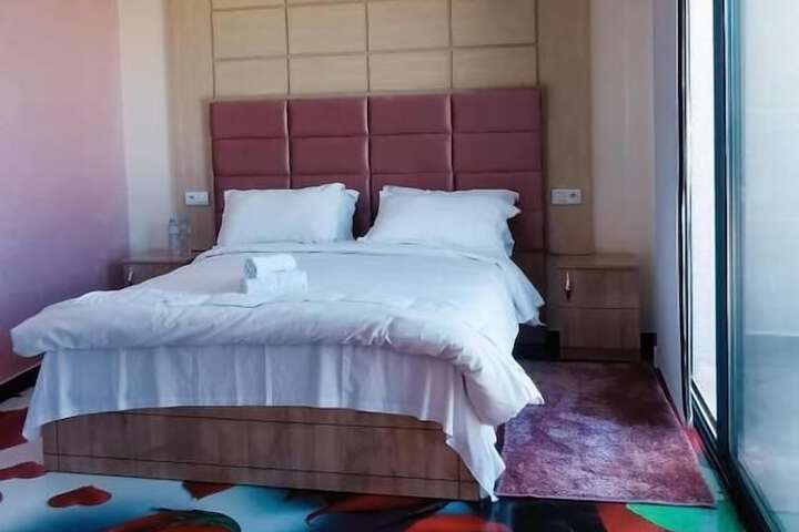 Room 5 of 10