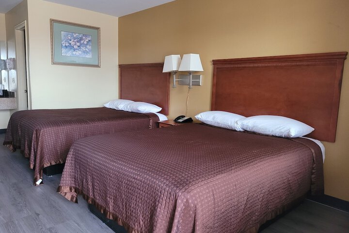 2 Queen Beds (6 of 15)
