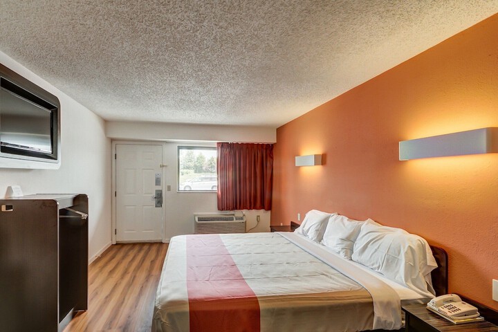 Room 13 of 33