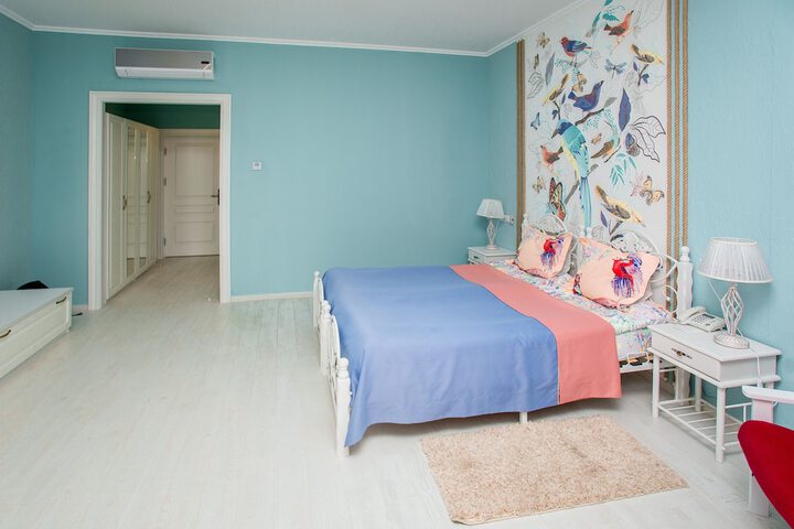 Room 4 of 42