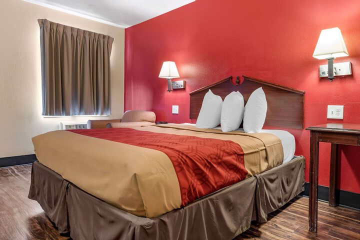 1 King Bed (1 of 6)
