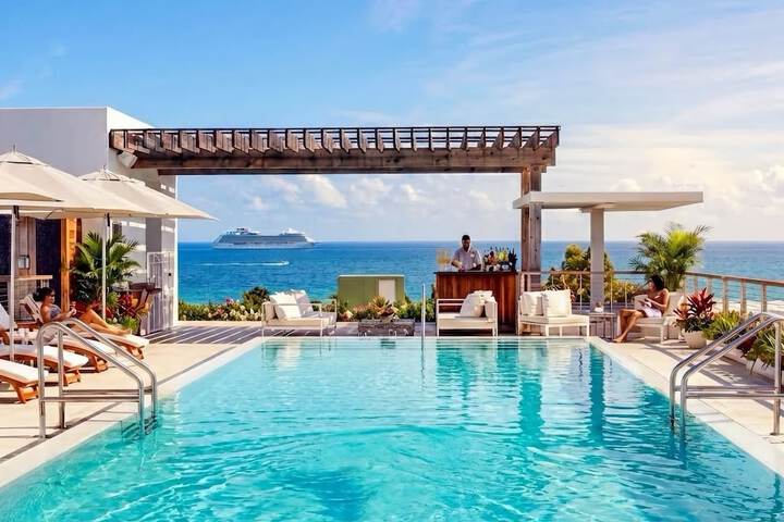 Rooftop pool