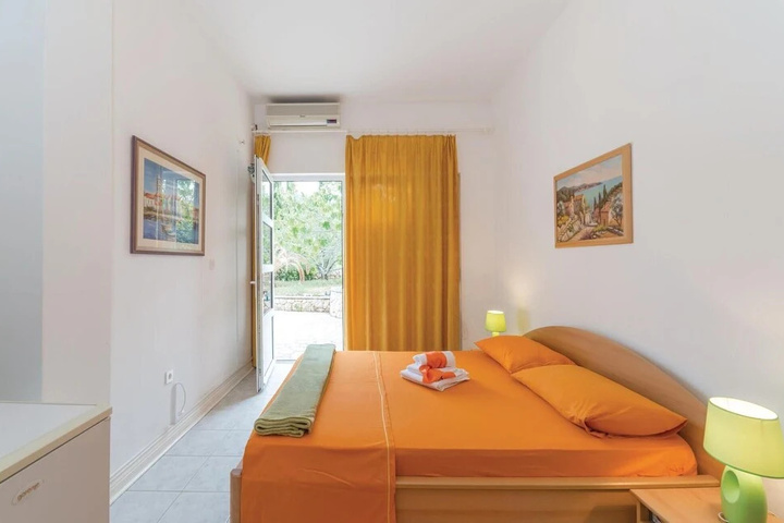Room 6 of 20