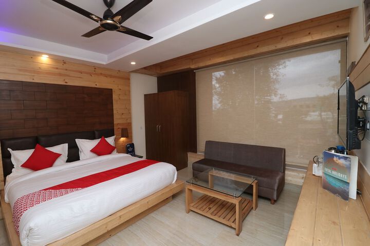 Room 8 of 12