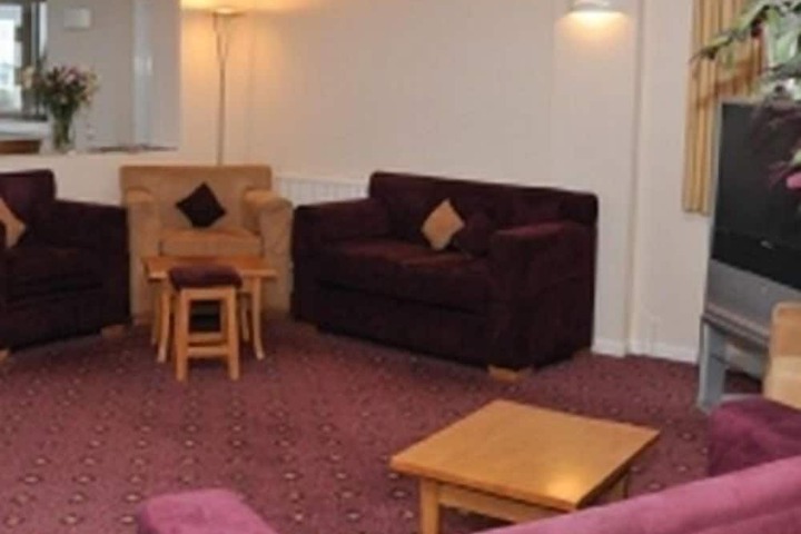 Lounge 6 of 14