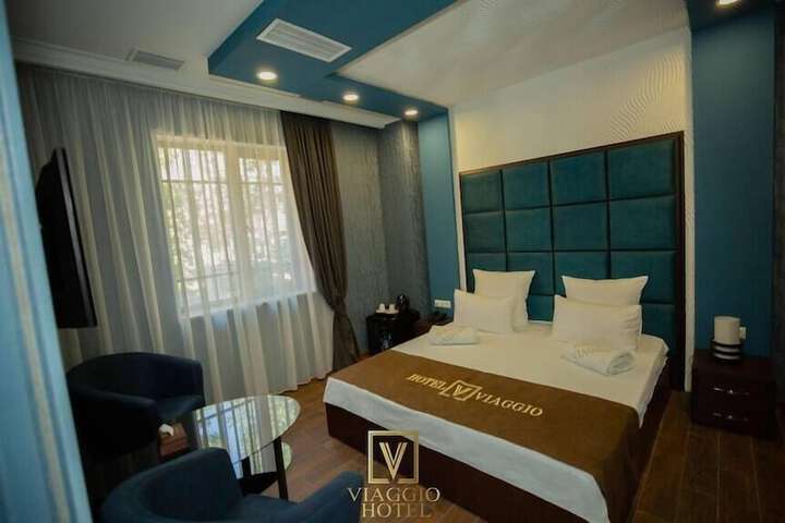 Room 3 of 8