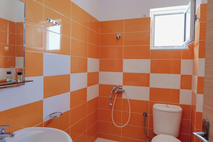 Room 104 of 152