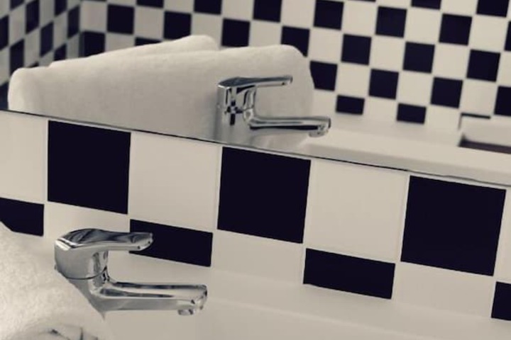 Deep soaking bathtub