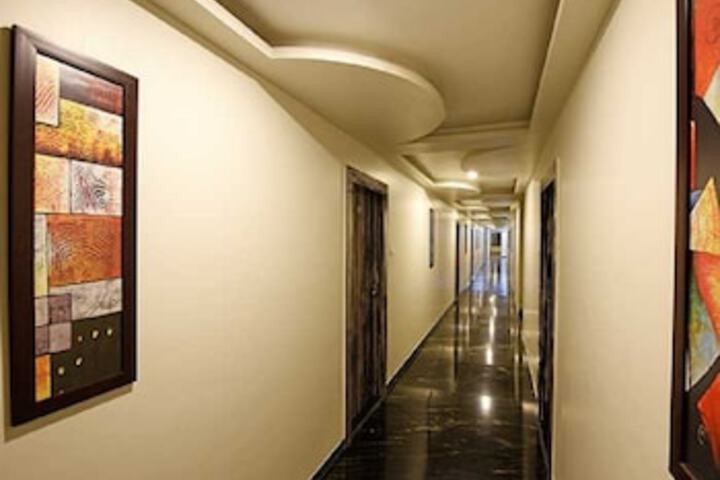 Ballroom/Hall 2 of 3